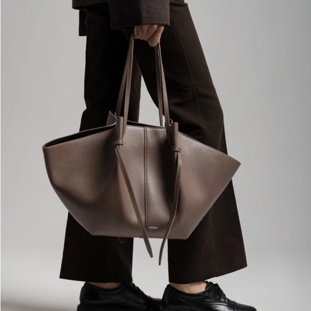 Yuzefi Brown Leather Tote Bag Mochi - Picture 5 of 15